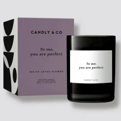 Candly & Co Świeca zapachowa No. 8 Kwiat lotosu / Piżmo To me, you are