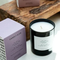 Candly & Co Świeca zapachowa No. 8 Kwiat lotosu / Piżmo You and I are