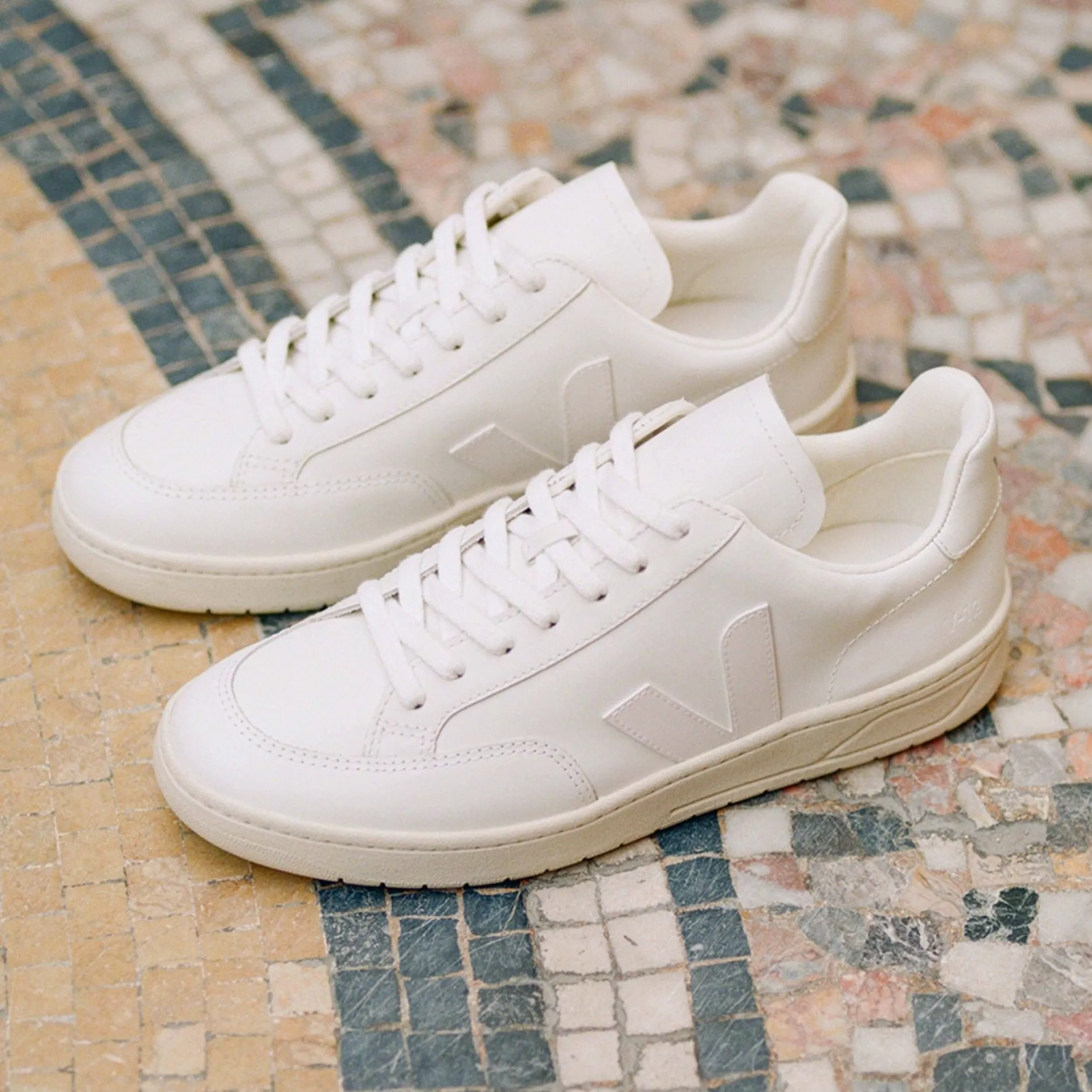 Veja V-12 Sneakersy Damskie Leather Extra White Kolor Biały