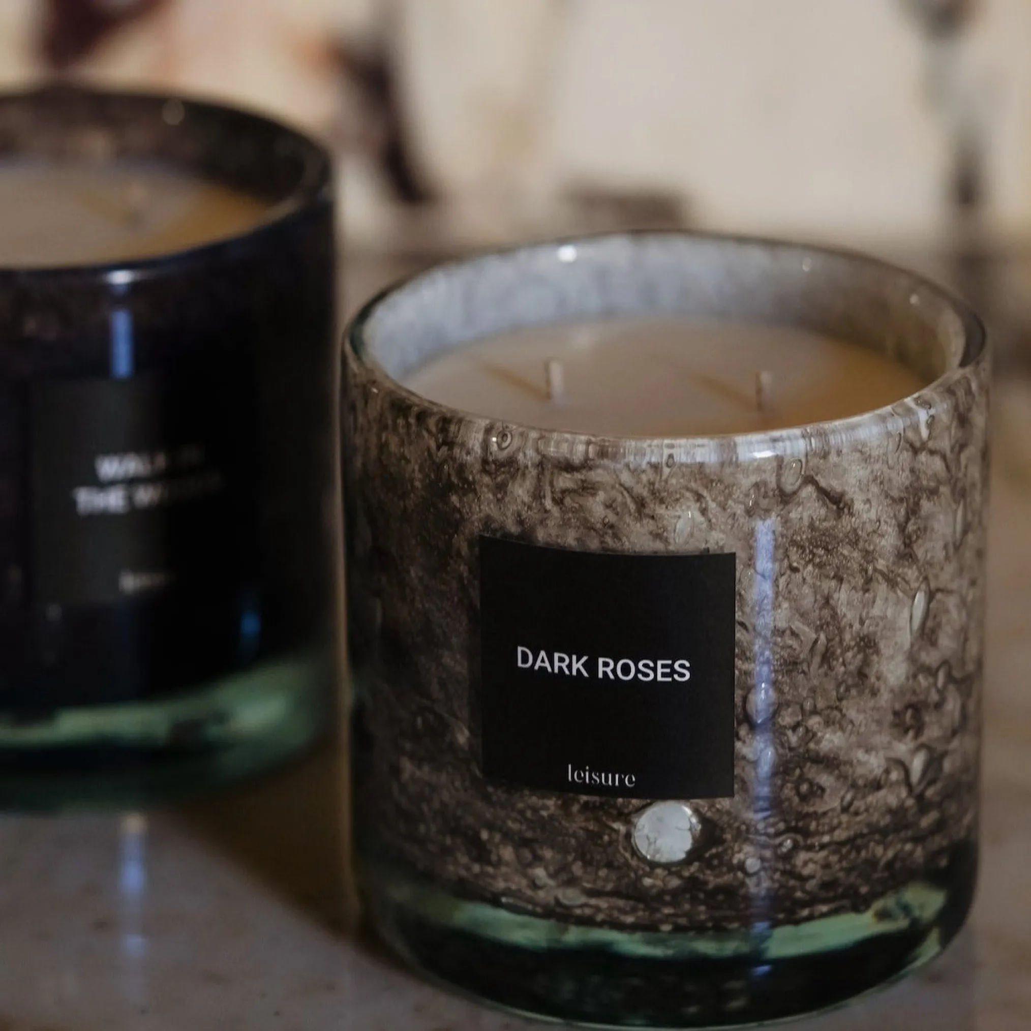 Świeca zapachowa Leisure - Dark roses